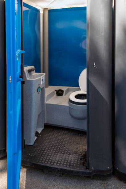 Best Portable restroom trailer rental  in Bernie, MO